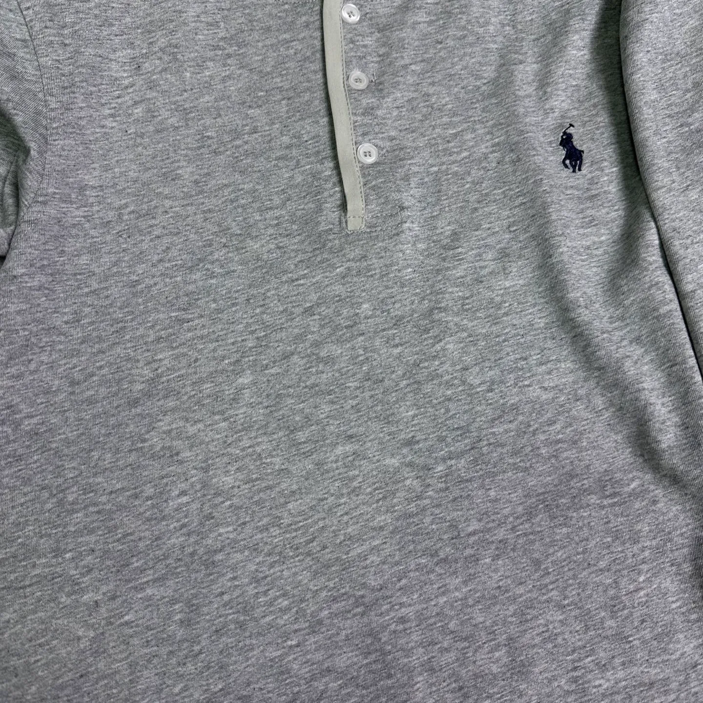 P180 Ralph Lauren 2025 new classic embroidered logo couple's style long-sleeved T-shirt 🔥High version🔥High version🔥 Original fabric Digital direct printing technology Same style as Internet celebrity star High version High quality😘😘 The fabric is made of 280g pure cotton fabric. It feels super comfortable, fashionable and individual. A long-sleeved T-shirt that is super versatile and good-looking. It is very suitable for both men and women. It is a must-have for everyone. Packaging and tags Collar label washed wheat complete 👍 Color: Gray Size: S-XL